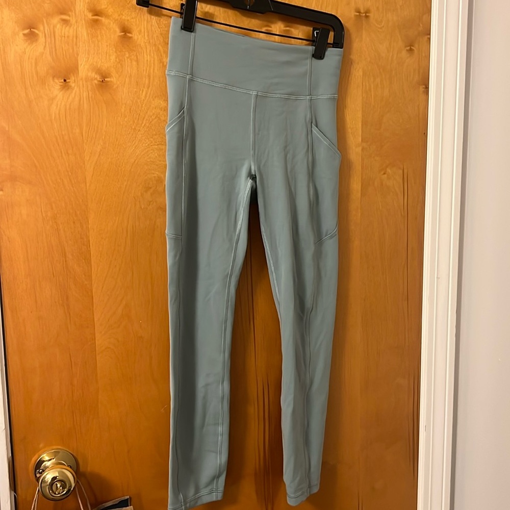 Lululemon Invigorate High-rise Crop pant 
Size 4